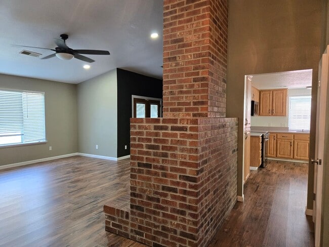 Building Photo - Charming 3BD/2BA Home in Quiet Cul-De-Sac with Solar & Included Landscaping