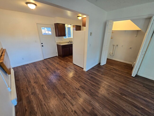 Building Photo - 2 Bed, 1 Bath Townhouse next to NAU!! Stud...