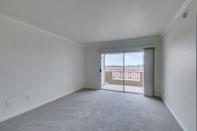 Building Photo - GORGEOUS 2 BEDROOMS UNIT*UPGRADED*TONS OF ...
