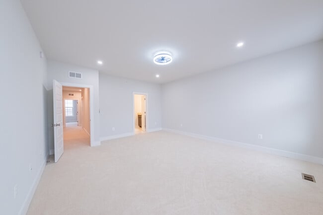 Building Photo - 803 Birchwood Hill Pl