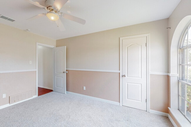 Building Photo - 2116 Northmoor Dr