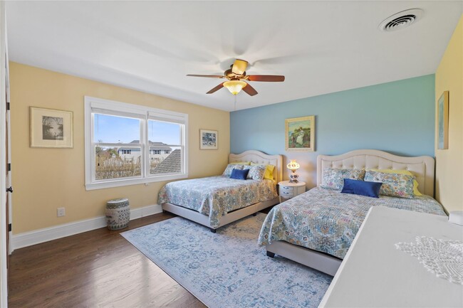 Building Photo - 703 Herricks Ln