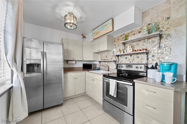 Building Photo - 83 7th St