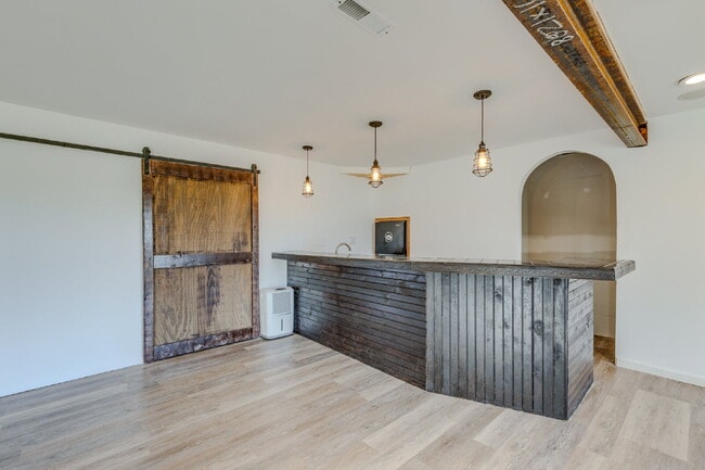 Building Photo - 2704 Orleans Dr