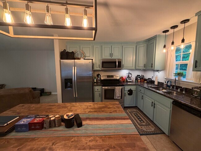 Building Photo - 138 Adams St