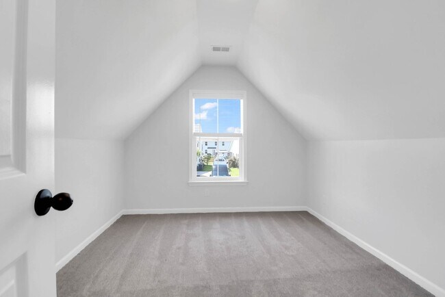 Building Photo - Pristine and Calm Home in Moncks Corner