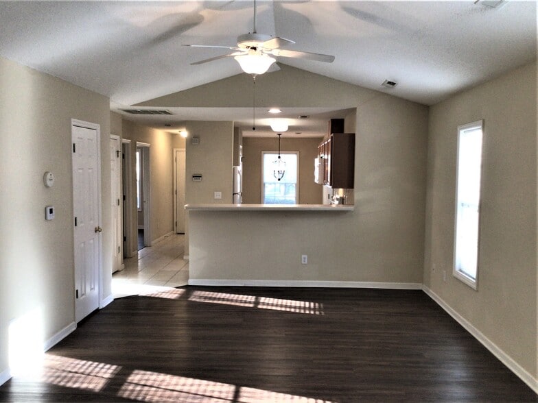 Building Photo - 5470 Regent Village Dr
