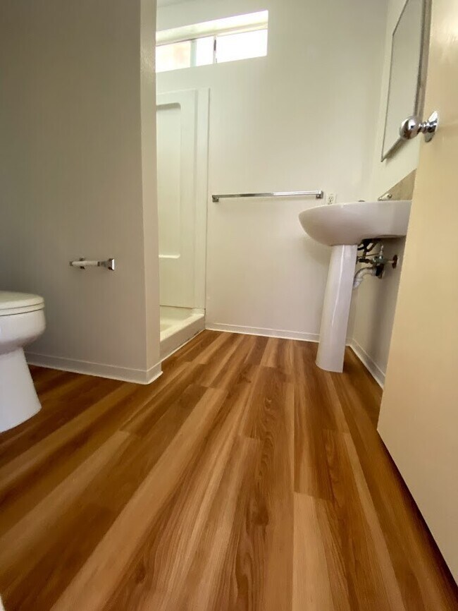 Building Photo - Desirable Lombard Way in Ewa, 3 Bed 2.5 Bath w/ 2 Car garage, Newer unit, Pet Negotiable