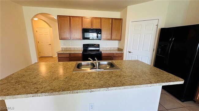 Building Photo - 4417 SW 15th Pl