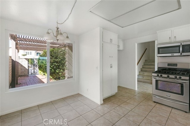 Building Photo - 5540 E Vista Del Este