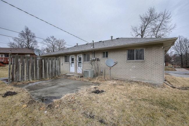 Building Photo - 514 NE Corder St
