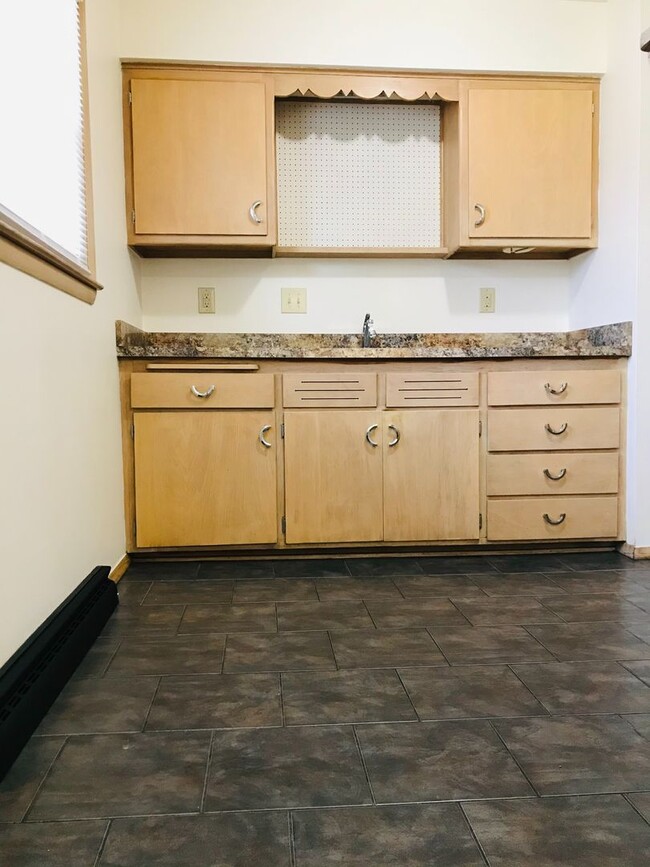 Building Photo - Single Family 3 Bedroom Home