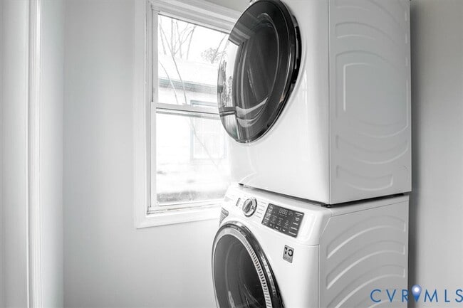 Building Photo - 2726 Alexander Ave