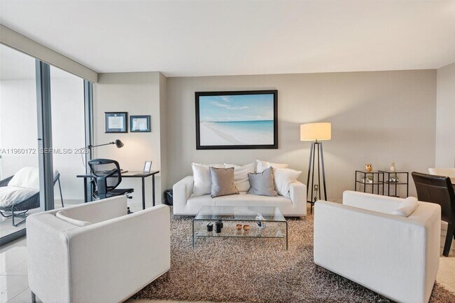 Building Photo - 601 NE 36th St