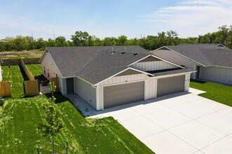 Building Photo - 518-520 W. 50th Ct. S.