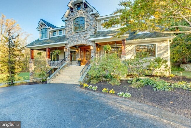 Building Photo - 1057 Vista Dr