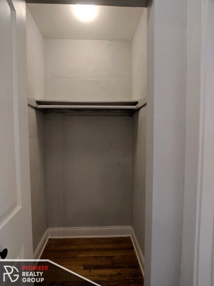 Building Photo - 4616 N Paulina St