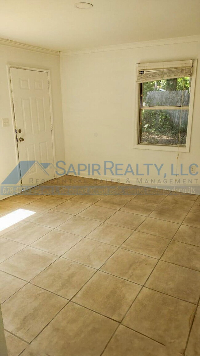 Building Photo - 2419 Adger Rd