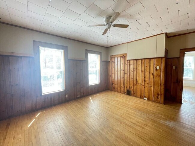 Building Photo - 121 Cypress St