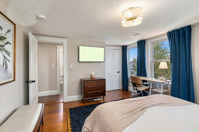 Building Photo - 17 Cedar Terrace