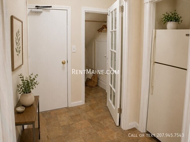 Building Photo - 97 Broadway