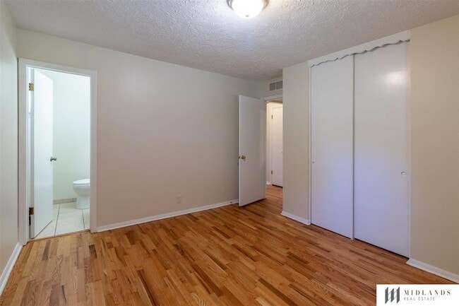 Building Photo - 3401 Sherwood Dr