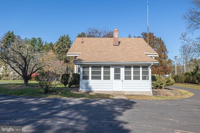 Building Photo - 1525 Yardley Newtown Rd