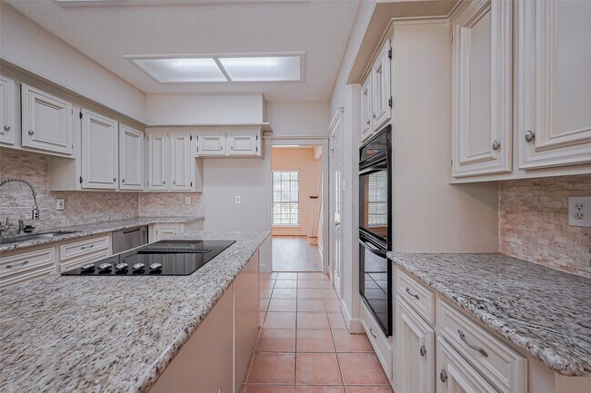 Building Photo - 2727 Raintree Dr