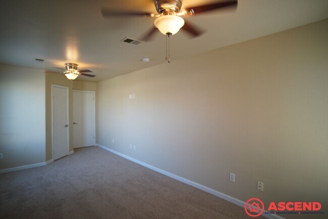 Building Photo - 5305 Pine Grove Ct