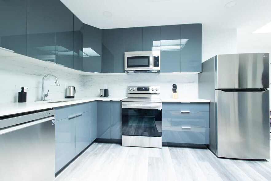 Building Photo - 179 E 102nd St