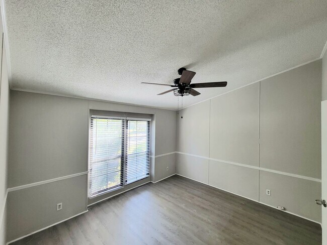 Building Photo - Stunning 3-bedroom, 2-bathroom home locate...