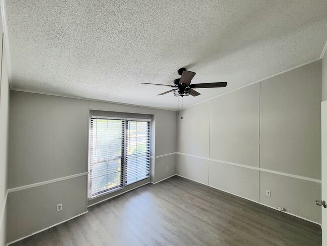 Building Photo - Stunning 3-bedroom, 2-bathroom home located in Charlotte, NC