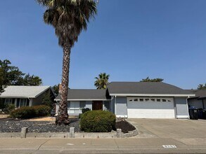 Building Photo - Single story home with low maintenance lan...