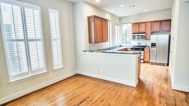 Building Photo - 1611 Silver St