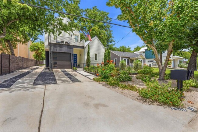 Building Photo - 1000 Ellingson Ln