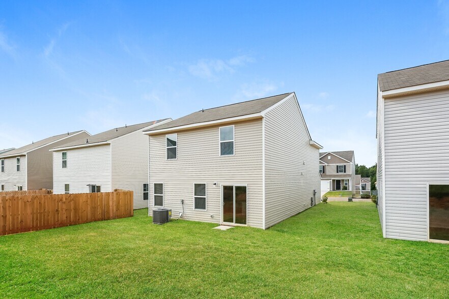 Building Photo - 2199 Southlea Dr