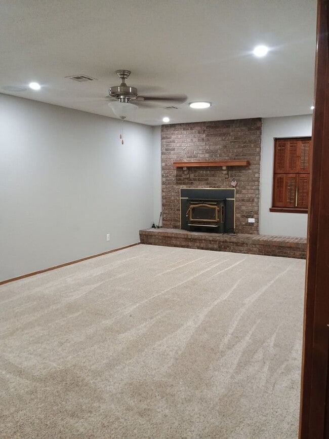 Building Photo - Country living at its BEST ! 3 bedroom 2 b...