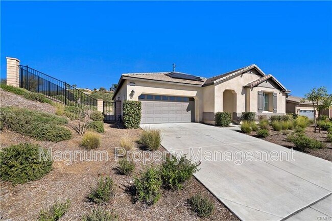 Building Photo - 2112 Saratoga Dr