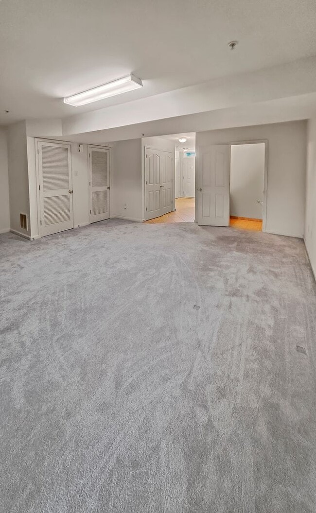 Building Photo - 3074 Esser Pl