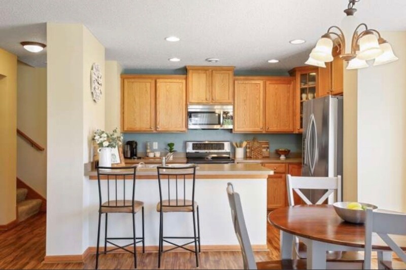 Building Photo - 3239 Oak View Dr