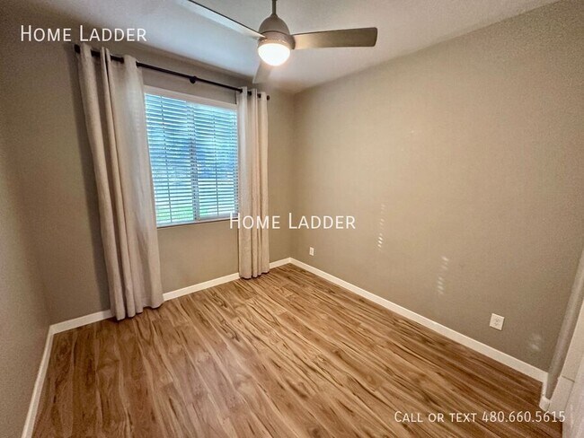Building Photo - 33343 N Mildred Ln