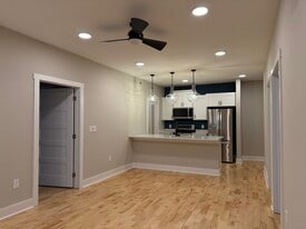 Building Photo - 620 Cumberland St