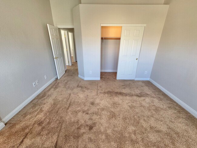Building Photo - HERE'S THE PERFECT PLACE TO CALL HOME! 3 BEDROOM 2.5 BATHROOM TWO STORY TOWNHOUSE,