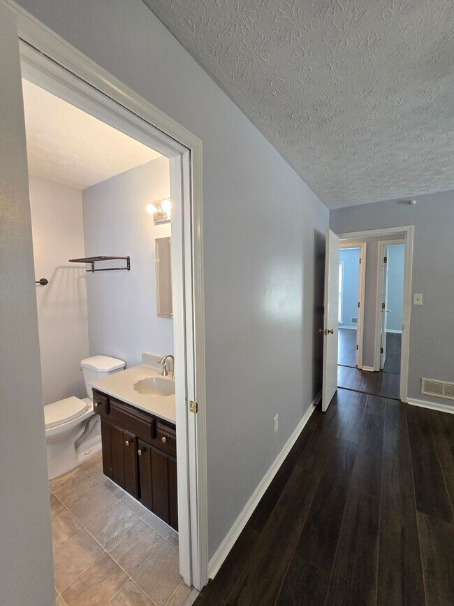 Building Photo - Brick Ranch in the heart of Jeffersontown! Featuring hardwood styled floors, 3 Bedrooms, 1.5 Bath...