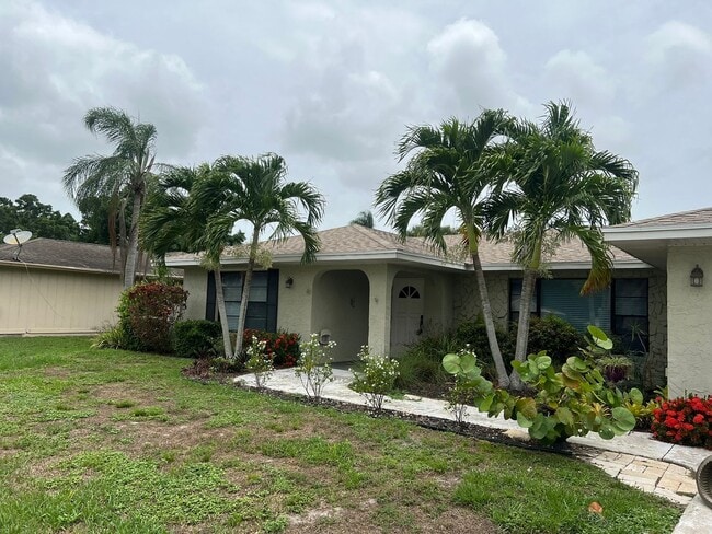 Building Photo - BEAUTIFUL 3 BEDROOM POOL HOME IN SANDPIPER...