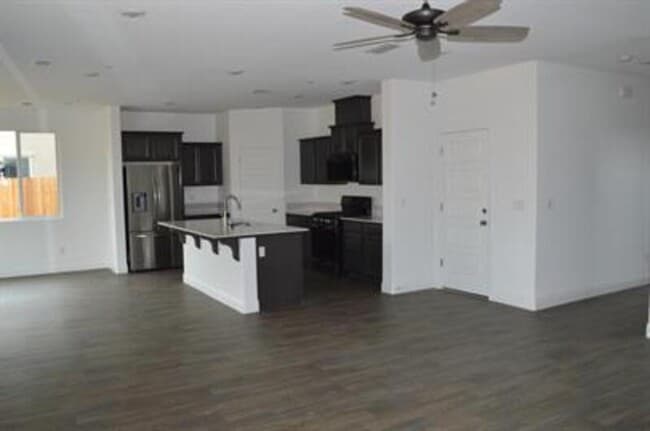 Building Photo - 2447 Quesada Dr