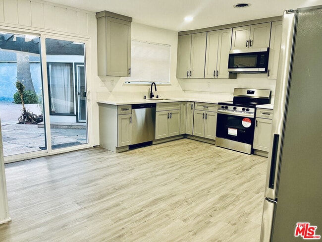 Building Photo - 4675 Laurelgrove Ave