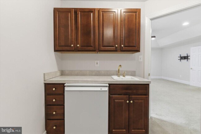 Building Photo - 45105 Mill Creek Way