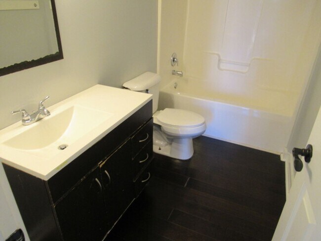 Building Photo - Burson Ave. 627C