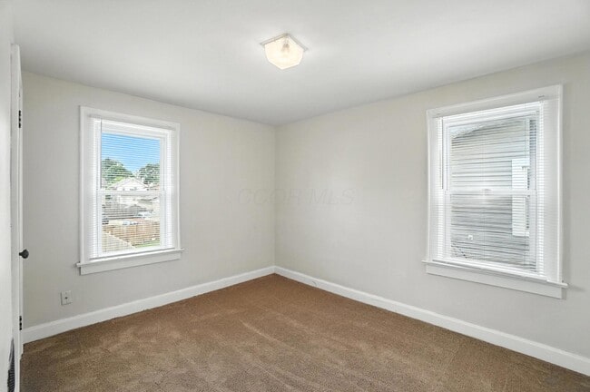 Building Photo - 825 S Terrace Ave